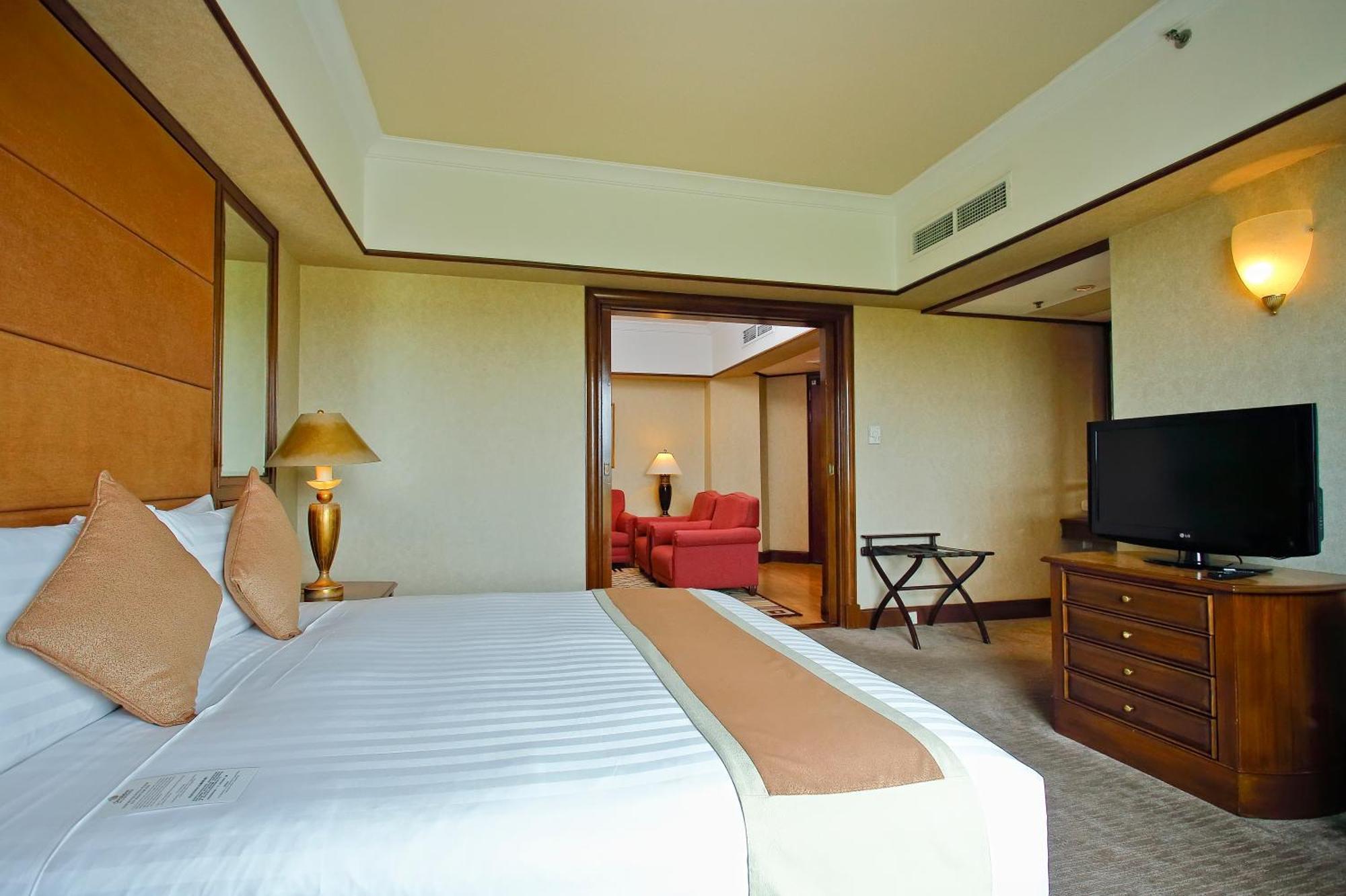 Hotel The Pacific Sutera Kota Kinabalu Esterno foto Suite