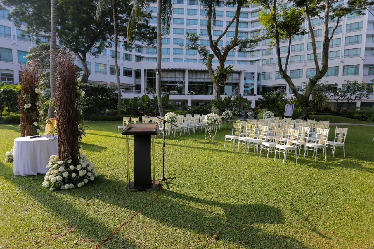 Hotel The Pacific Sutera Kota Kinabalu Esterno foto The lawn at the Mandarin Oriental, Bangkok